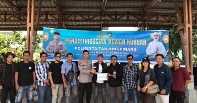 Polresta Tanjungpinang Salurkan 21 Hewan Kurban, Wujud Kepedulian untuk Pesantren hingga Insan Pers