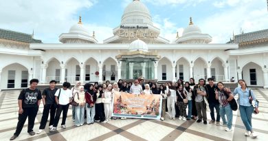 Belajar Hukum dari Akar Peradaban: Mahasiswa Uniba Kuliah Lapangan di Museum Raja Ali Haji Batam.