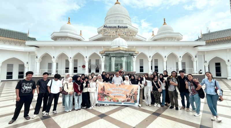 Belajar Hukum dari Akar Peradaban: Mahasiswa Uniba Kuliah Lapangan di Museum Raja Ali Haji Batam.