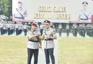 Sekdaprov Kepri Hadiri Farewell and Welcome Parade Kapolda Kepri
